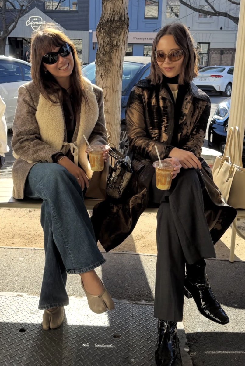 Lle2wo's tweet photo. Beautiful Twins https://t.co/Kpp2sDsbHr