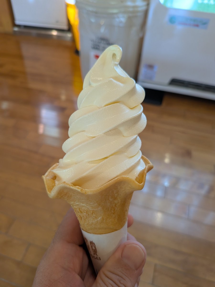 AZtypeXR's tweet photo. ライダーはツーリング先でソフトクリームを食う生き物。 https://t.co/EMuzqkFMyJ