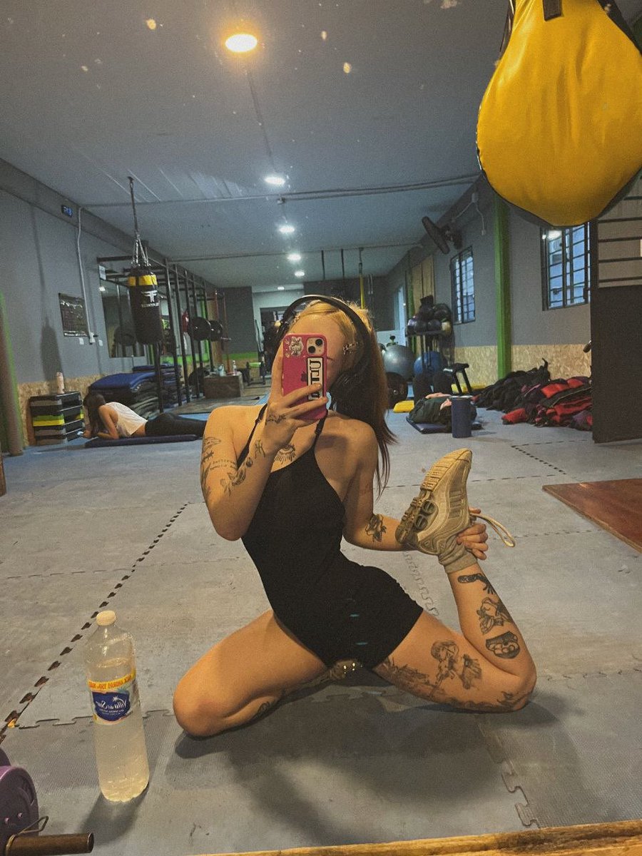 maudyrite's tweet photo. flexibility goes crazy https://t.co/L9ZaVvENlQ