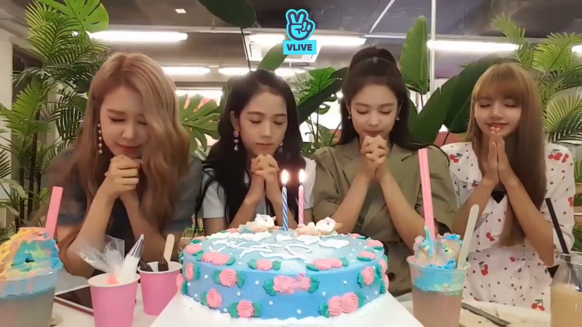 BBU_BLACKPINK's tweet photo. BLACKPINK ANNIVERSARY LIVE THROUGHOUT THE YEARS! https://t.co/3JQXTypCCC