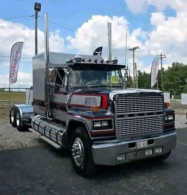 truckdrivers_'s tweet photo. Black beast 
.
.
.

.
.
.

#kenworth #daycab #trucking #usaworktrucks #largecar #freightliner #heavyhaulage #usalargecars #bigrig #truckdriver #truckdrivers #truckdriverlife #truckdriverproblems #truckdriversdaughter 
 #trucking #truck #Truckers https://t.co/l8ij3im4zL