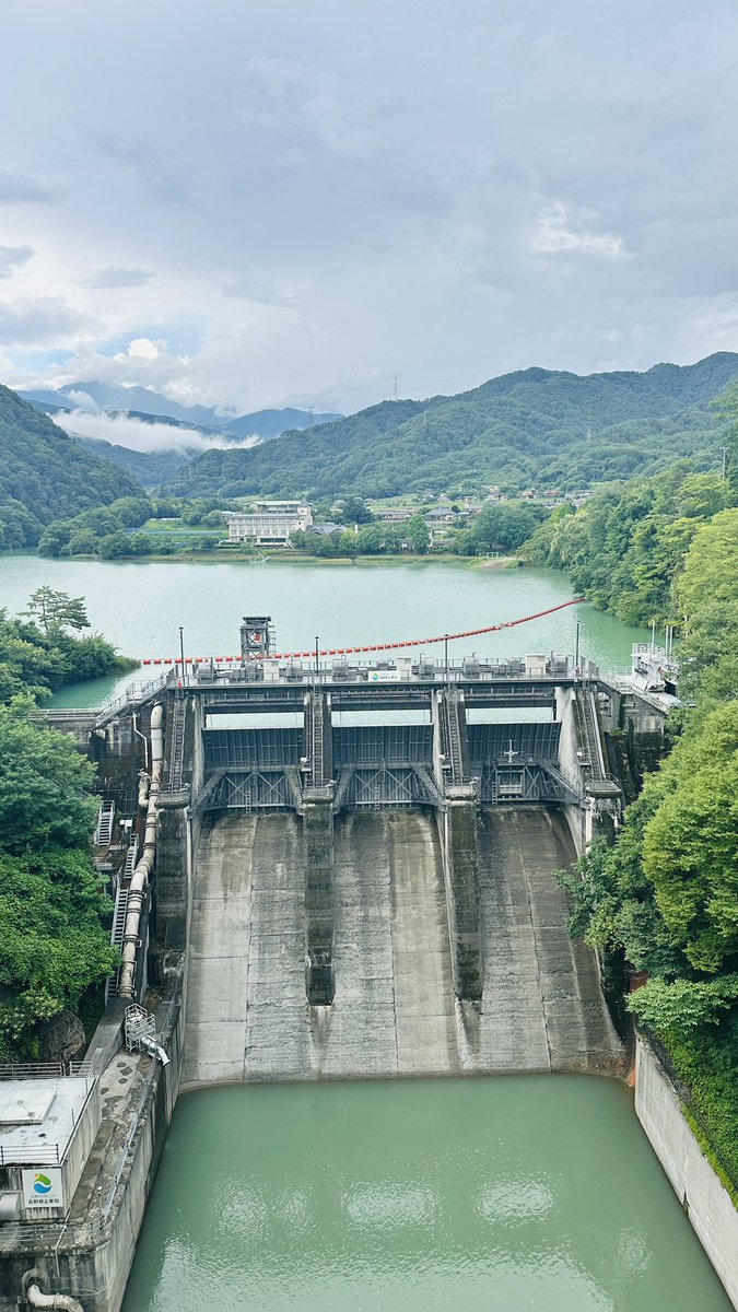 vs_zkf's tweet photo. 高遠ダム✨️
遠目に眺めるのも楽しい。。
ほんとは天端歩きたかった💦 https://t.co/39lPzxAVzQ