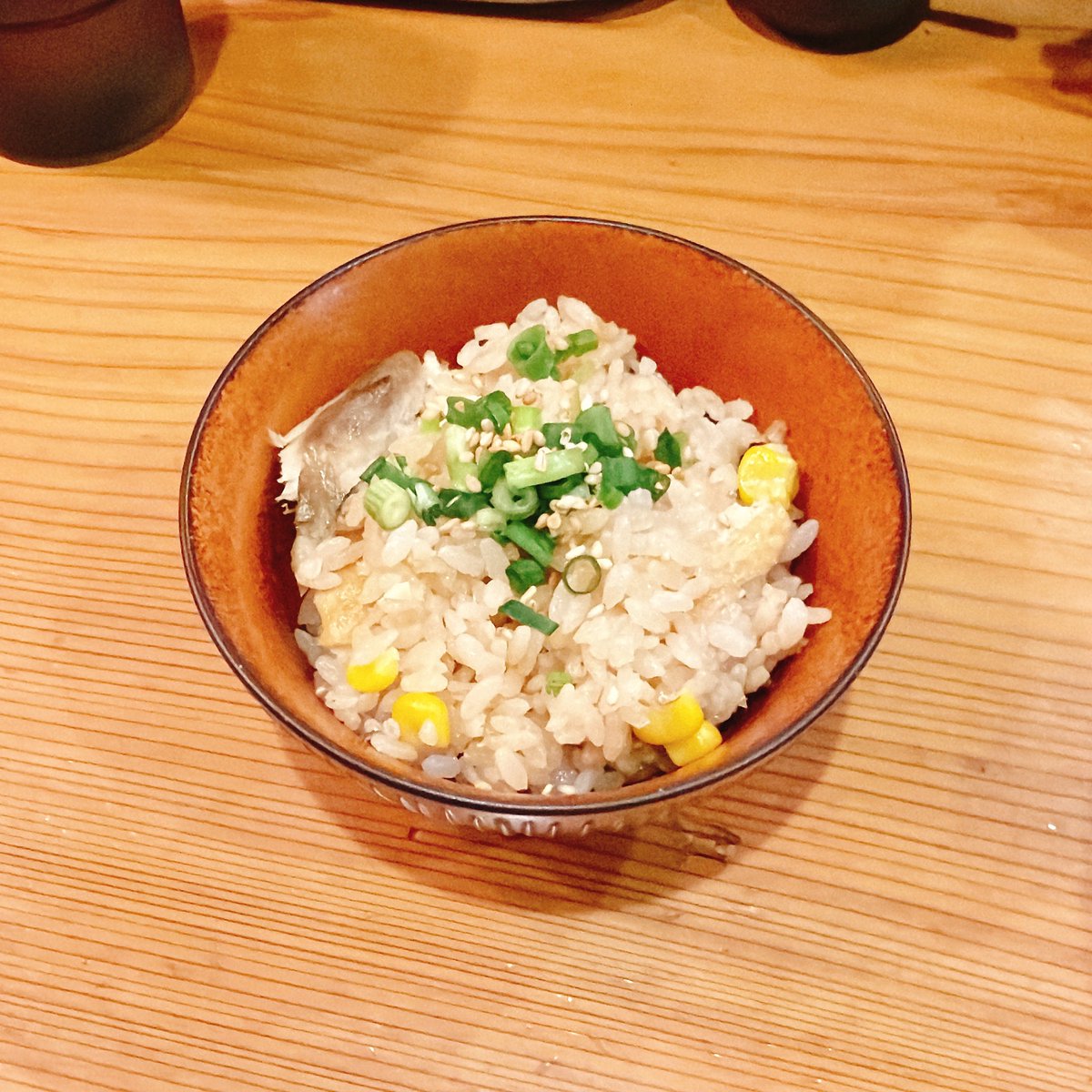 100perjuice's tweet photo. 麺堂にしき@新宿歌舞伎町
とうもろこしの冷やし'26〜ピュアホワイトとゴールドラッシュ〜
とうもろこしと鰆の炊き込みご飯

2026年145杯目🍜
スープはもちろんのこと、豪華なトッピングもめちゃくちゃうまい！蝦夷鹿のベーコンの旨味塩味が相性抜群！
湯引きされた鱧も絶品でした！ https://t.co/OnJmlk4lon