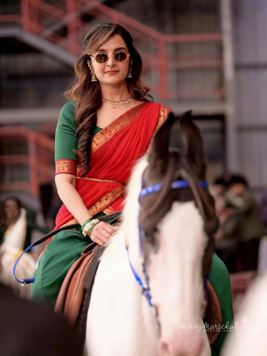 ThamizhPadam's tweet photo. Timeless Elegance ✨❤️
#ManjuWarrier #CrismonVibes #TraditionalMood #SareeLove #EthnicStyle #Thamizhpadam #WhackedOutMedia @themanjuwarrier https://t.co/nmuGQDGwIE