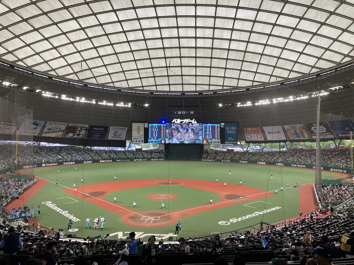 Ryotation's tweet photo. ライオンズ🆚ホークス3連戦の2戦目⚾️
昨日ホークス勝利で今シーズンの直接���決は9勝9敗

さて、今日はどうなるでしょうか⁉️

ライオンズ勝利→西口監督インタビュー🦁
ホークス勝利→ヒーローインタビュー🦅

担当します🎤 https://t.co/SvdX05o8AY
