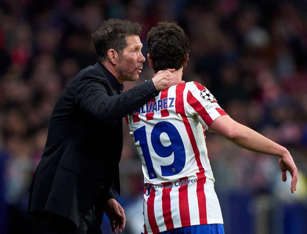 FabrizioRomano's tweet photo. 🚨🔴⚪️ Diego Simeone on Julián Álvarez: “The club has made a decision, which Miguel Ángel Gil Marin has explained very well”.

“From a sporting perspective, we’re very happy to have a player like Julián, and we’ll help him continue to grow and improve”, says via @PedroFullanaSER. https://t.co/FgIUe7eV5x
