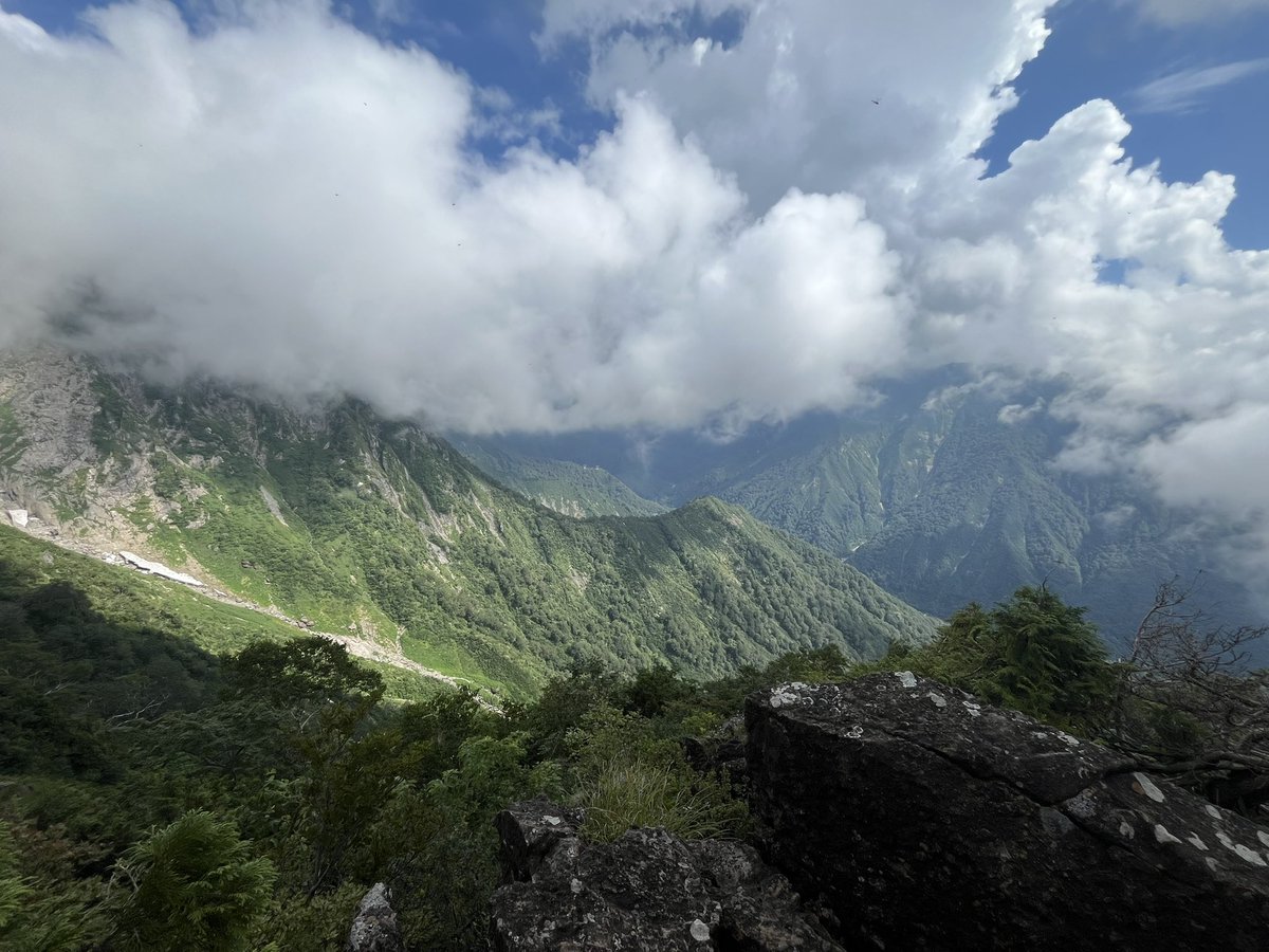 yoh_zen's tweet photo. 西黒尾根登山口から谷川岳！
山頂天気悪い…めっちゃ雨降られた…
次は富士山🗻 https://t.co/X4cJ4hG5Ve