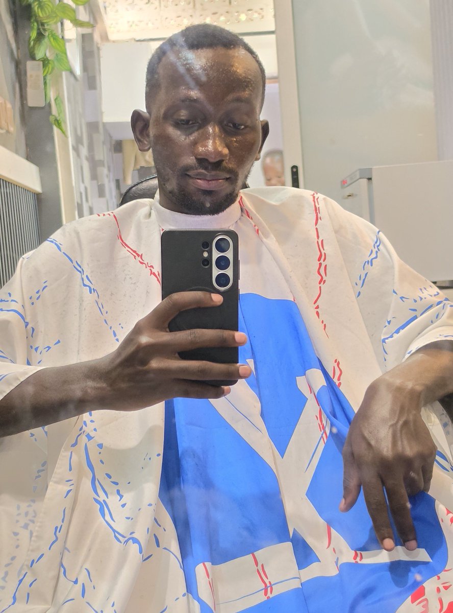 gingosamuel's tweet photo. Getting a hair cut so I don't scare the animals in Boma-Badingilo. https://t.co/bVZ9XNZYYt