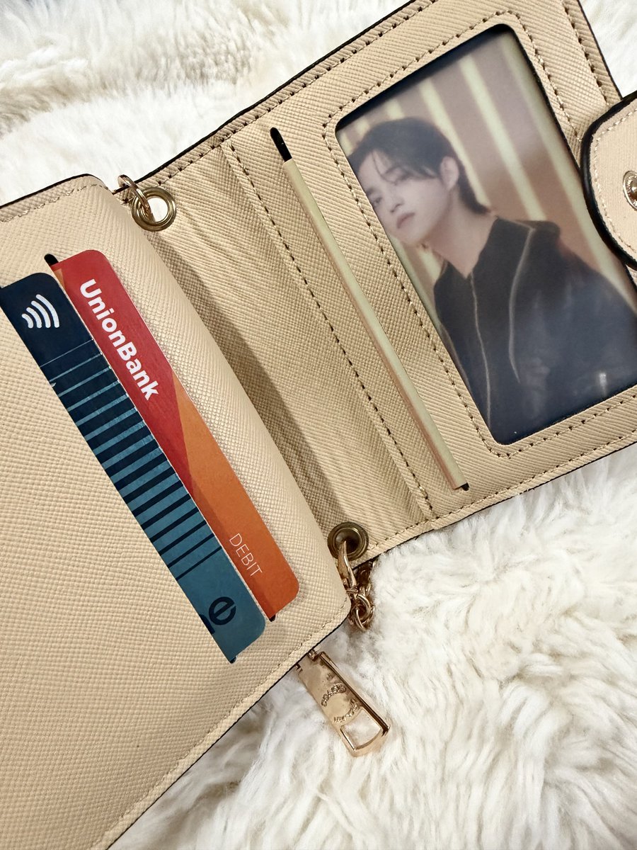 luckyennui's tweet photo. .☘︎ ݁˖ lucky scoups day giveaway! 🍒

— 1 winner of co@ch cherry sling wallet (replica lang ah ahu) + scoups japan trading card
— rt and like, mbf
— tag a mutual or more + fave cheol photo!
— ends tomorrow :))

*cards not included jebal ㅜㅜ

MAKE WAY FOR SCOUPS DAY
#난_언제나_승철이편_생일축하해
#Its_BOSS_SCOUPS_Day @pledis_17
#Happy_SCOUPS_Day
#SCOUPS #에스쿱스 #SEVENTEEN #세븐틴
#ennuigifts