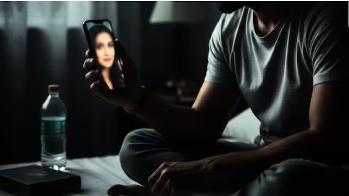 IndiaToday's tweet photo. 𝐀𝐢𝐫 𝐅𝐨𝐫𝐜𝐞 𝐩𝐢𝐥𝐨𝐭 𝐥𝐮𝐫𝐞𝐝 𝐛𝐲 𝐰𝐨𝐦𝐚𝐧 𝐭𝐨 𝐥𝐞𝐚𝐤 𝐝𝐞𝐟𝐞𝐧𝐜𝐞 𝐬𝐞𝐜𝐫𝐞𝐭𝐬 𝐭𝐨 𝐏𝐚𝐤 𝐡𝐚𝐧𝐝𝐥𝐞𝐫𝐬; 𝐚𝐫𝐫𝐞𝐬𝐭𝐞𝐝
Read more: https://t.co/tpTPrgr3ez | @AviralHimanshu
#AirForce #Defence #DefenceSecrets https://t.co/jeEV5uxeiW