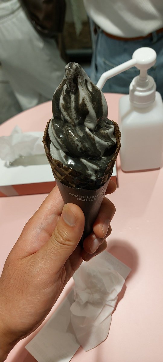 midorichem's tweet photo. あべのハルカスでゴマソフトクリーム🍦
ゴマソースかけすぎ笑
#あいぱく https://t.co/FmWM0hX2F6