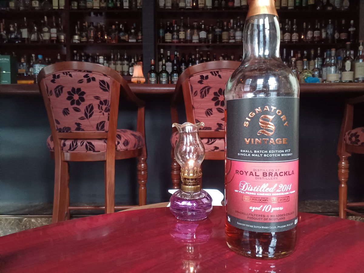 barRR0303's tweet photo. シグナトリーから
ロイヤルブラックラ10y  48.2%🥃入荷。

1st fill ペドロヒメネスシェリーの華やかなブラックラ✨

ぜひ、お楽しみを～

土曜日　Open 18:00～25:30
#ウイスキー
#バー
#bar
#barRR 
#赤羽バー
#赤羽bar https://t.co/tLLnHiXpTc
