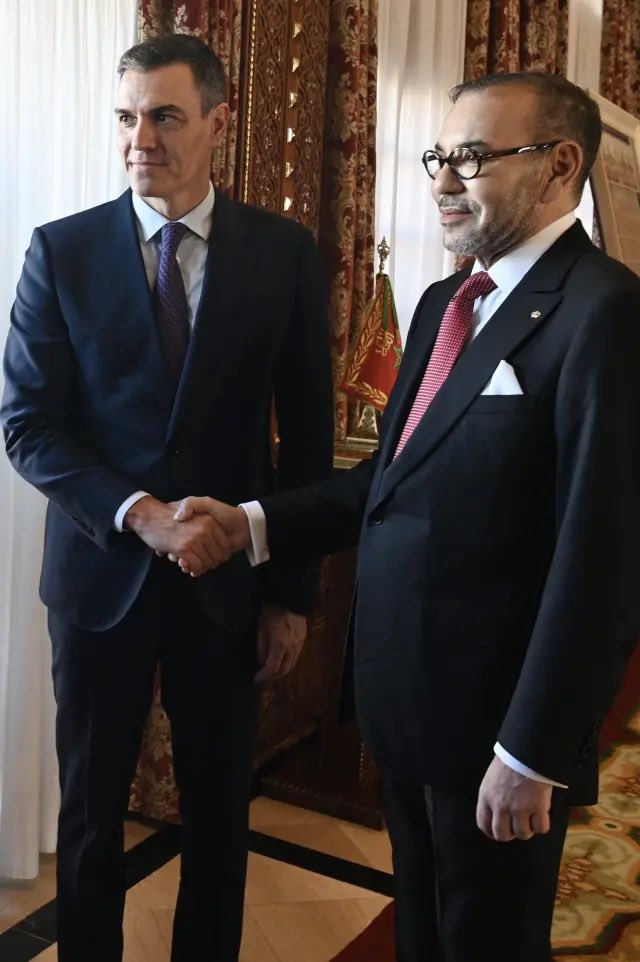 GladiatorAstur's tweet photo. Todo en Ceuta es un truco entre Pedro Sánchez y Mohamed VI para introducir más MENAS en la península, reventar las CCAA del PP y VOX y generar más tensión social.
Al Moha le interesa que Sánchez siga en la Moncloa y a Sánchez desviar la atención de su corrupción.

TRAIDOR. https://t.co/LkYSmYqHjo