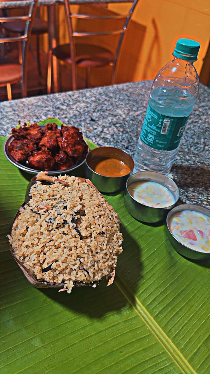 nanu_milana's tweet photo. #spot6 for the weekend
Lunch at 📍venu’s donne biryani
I would rate the overall food 8/10 https://t.co/vC3j7K5NDK