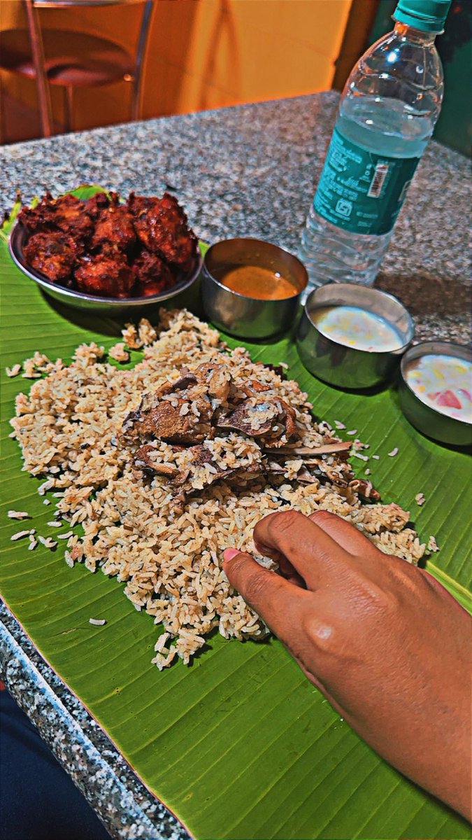 nanu_milana's tweet photo. #spot6 for the weekend
Lunch at 📍venu’s donne biryani
I would rate the overall food 8/10 https://t.co/vC3j7K5NDK