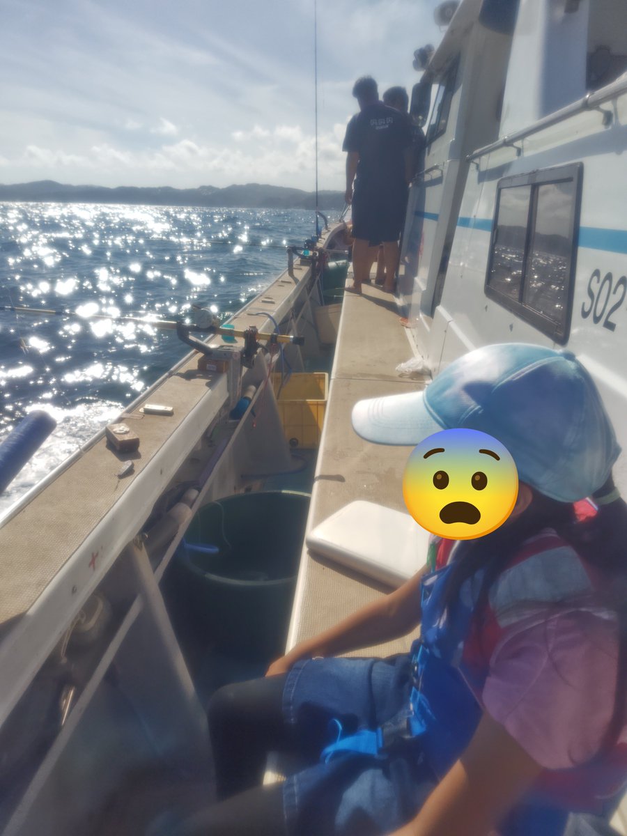 mizu1401's tweet photo. 市の親子漁船釣船教室に参加。娘は船酔いで早々にダウン。娘の分も釣ろうとやる気満々だったが、途中泳がせでドラグを緩め忘れて竿とリールを落としてしまう。今までありがとうバルケッタ✨ https://t.co/07gnBTjy9H