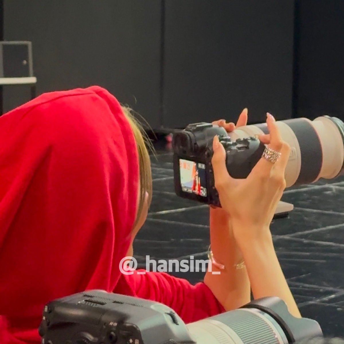 _hansim_'s tweet photo. 제카메라를도둑맞아써염
범인이셀카찍어놧는데신고가능할가요 https://t.co/iuvNGpsRsM