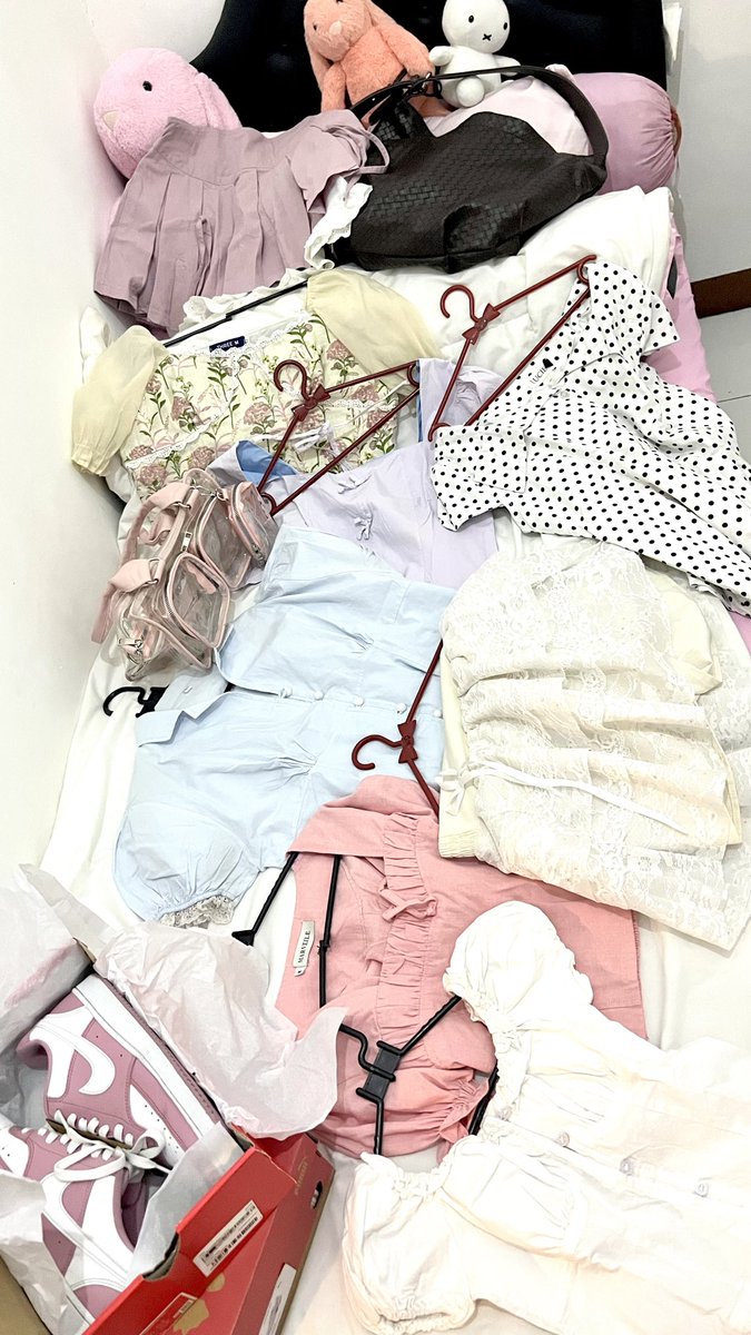oanrio's tweet photo. WTS decluttering baju and stuff yg gemes gemes bangetttttt bisa buat konser, aku jual murce ajaa🍓🛼💗

bisa oyen or cod bandung🍊☝🏻 https://t.co/hcGb2hc33Y