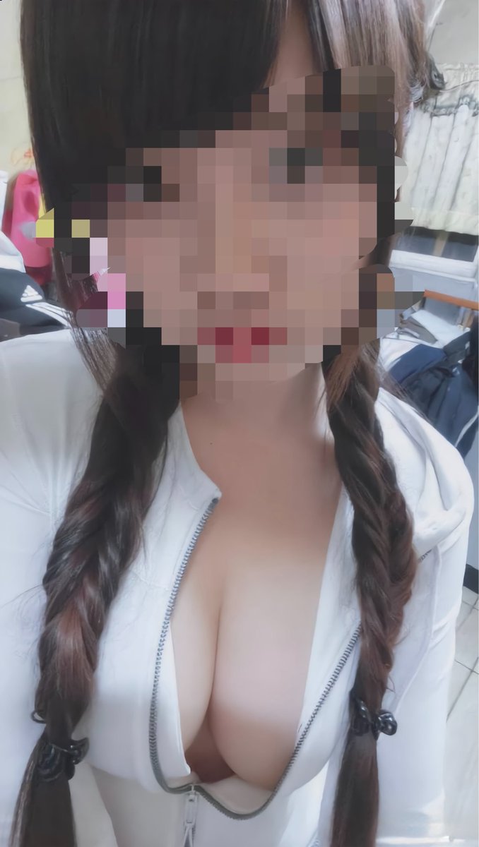 ZLYCSBWW's tweet photo. 有着天生炮架身体，三穴全开的淫荡骚母狗，五十赞去码更新
#反差 #胁迫 #社死 #调教 #自曝 #自毁 #羞辱 #曝光 #压榨 #女德 #反差婊 #母狗 https://t.co/Q43kI6AhEj