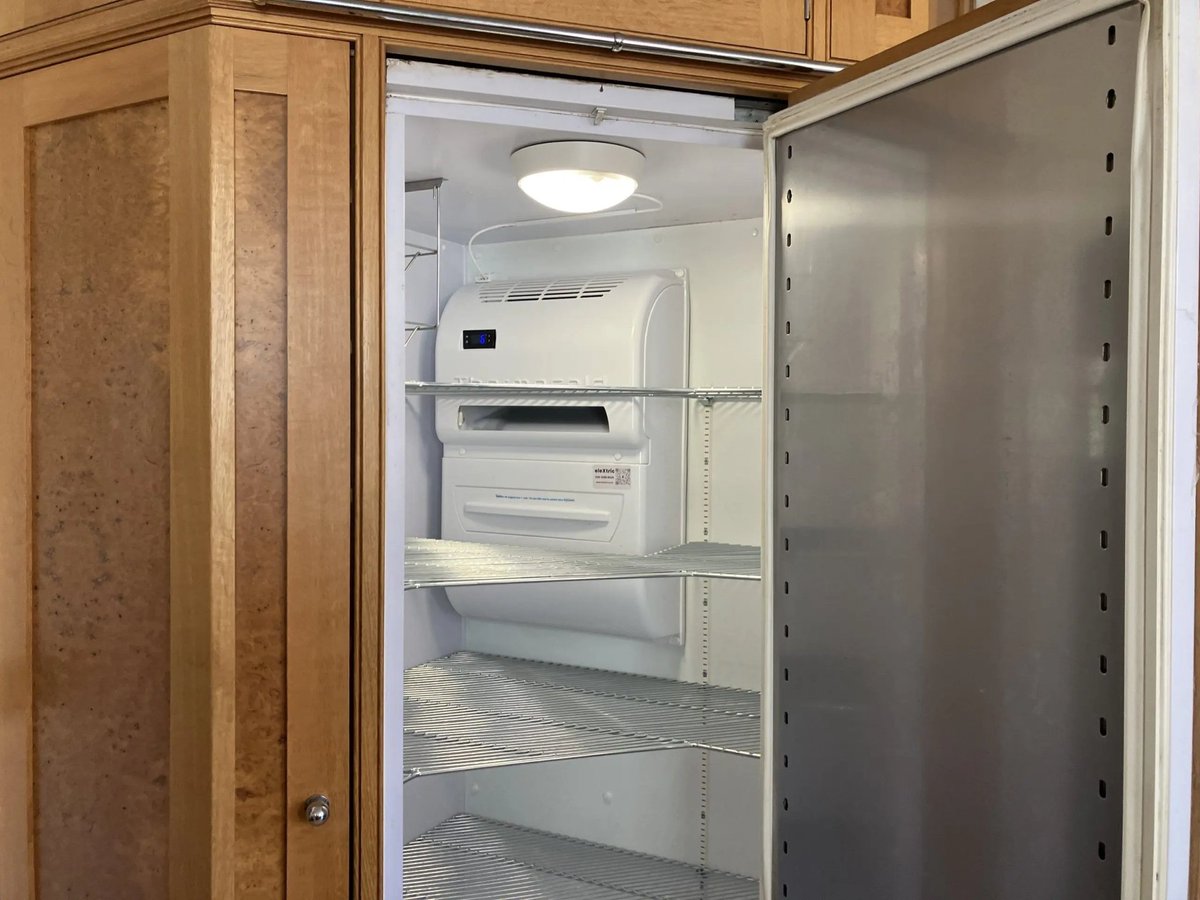 Elextric_'s tweet photo. 🔧 Troubles with your corner fridge? Don't let it disrupt your kitchen! Common issues: cooling failures and leaks. Tips: 1) Check it's plugged in. 2) Adjust thermostat. 3) Clean the filter. 4) Ensure proper ventilation. Need help? Call a tech! Visit: https://t.co/iRR35EbLEc https://t.co/ipGsEH8Gp0