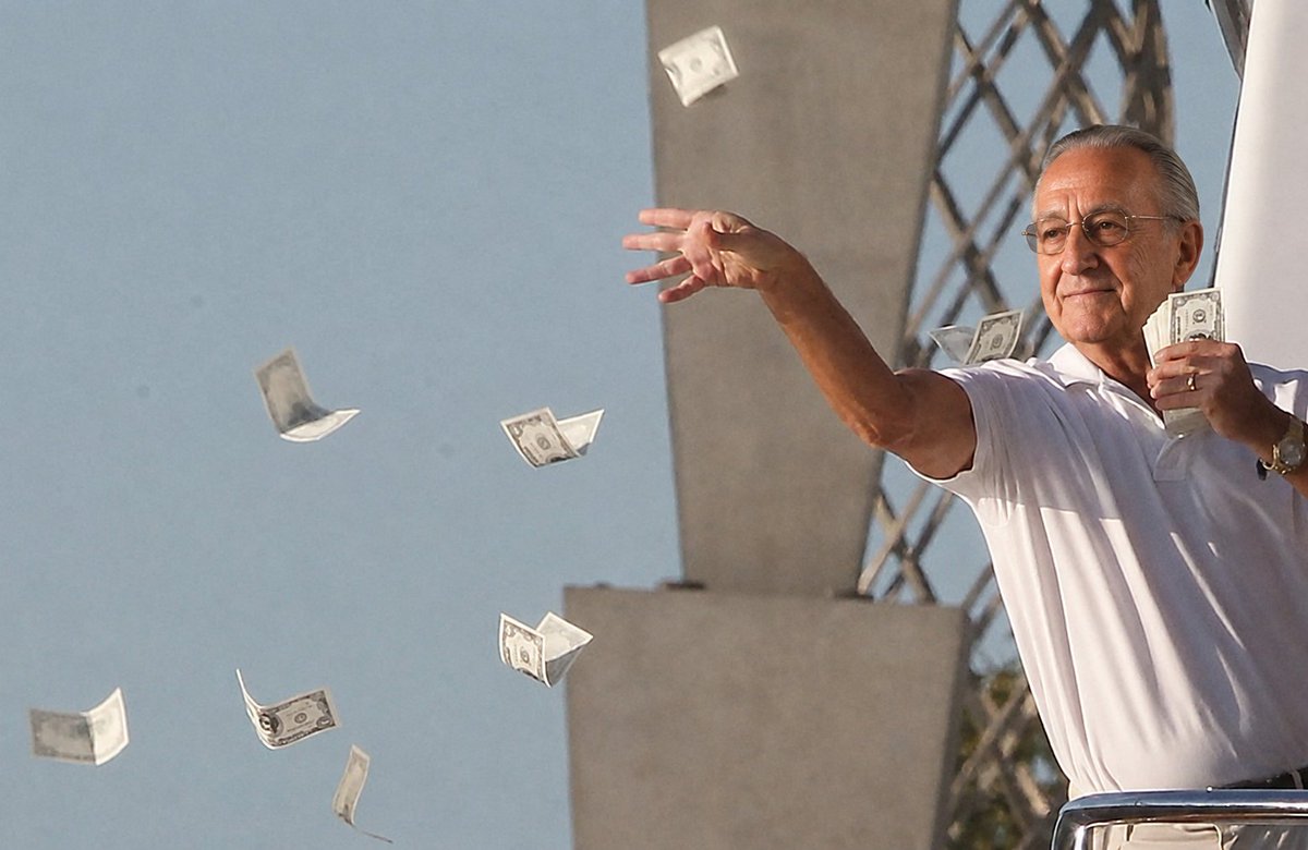 BhavySinghal's tweet photo. Florentino Pérez right now 💸 https://t.co/0PE9HSVZ7x