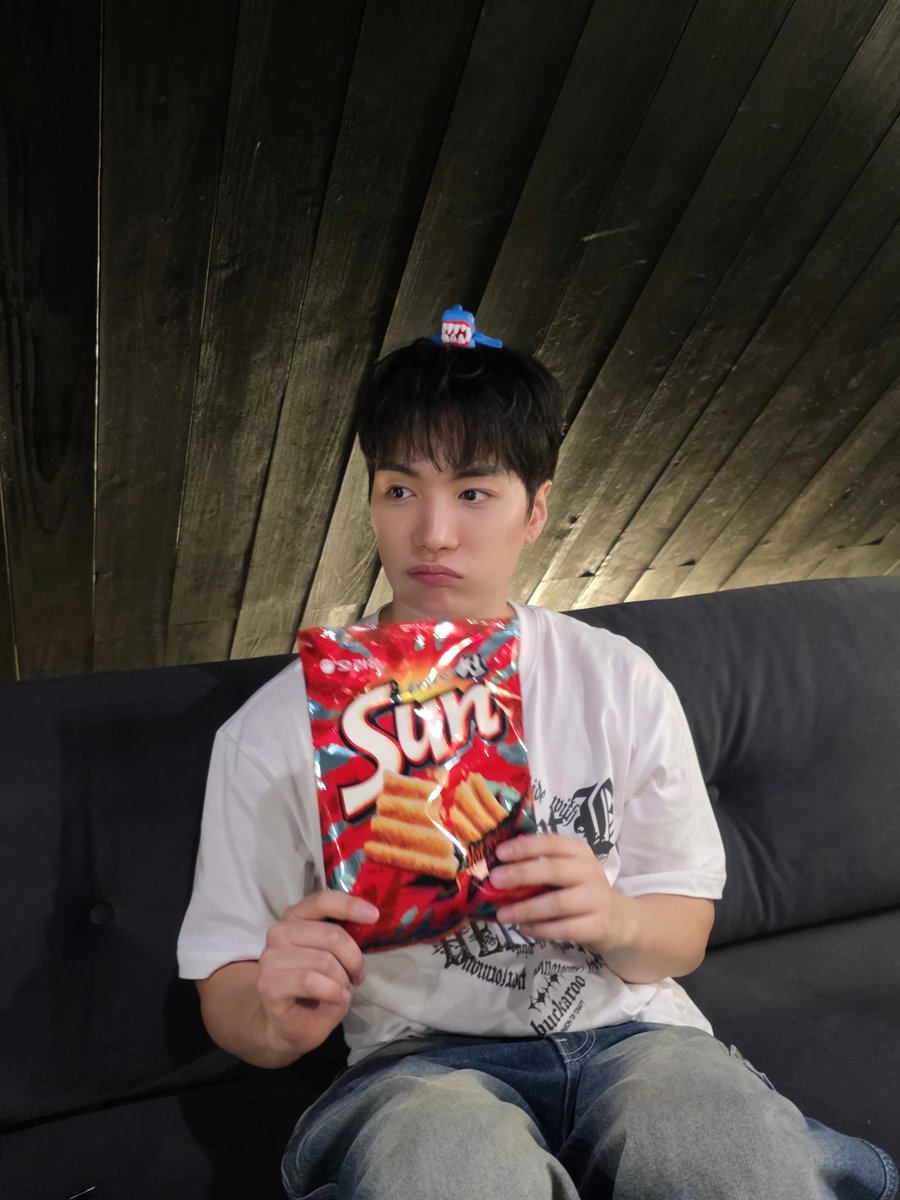 em_jonghyeon's tweet photo. &amp;U로 가득했던 종현이의 생활 계획표💙

#김종현 #KIMJONGHYEON 
#종현의하루 https://t.co/93DVOioGR9