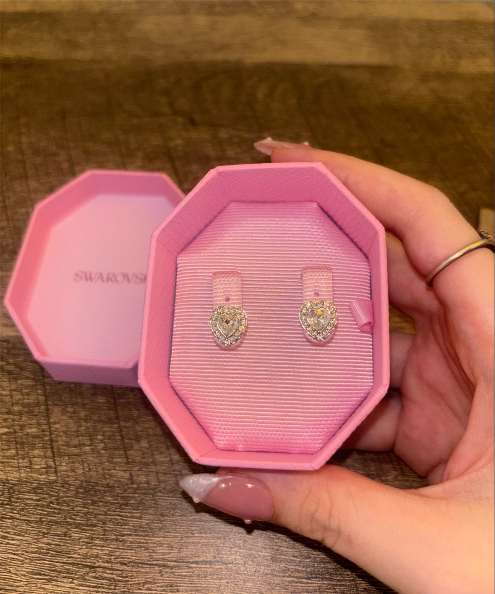 cleoscuntrol's tweet photo. guess who bought these…

not me !!💗 https://t.co/esdylIxcE4