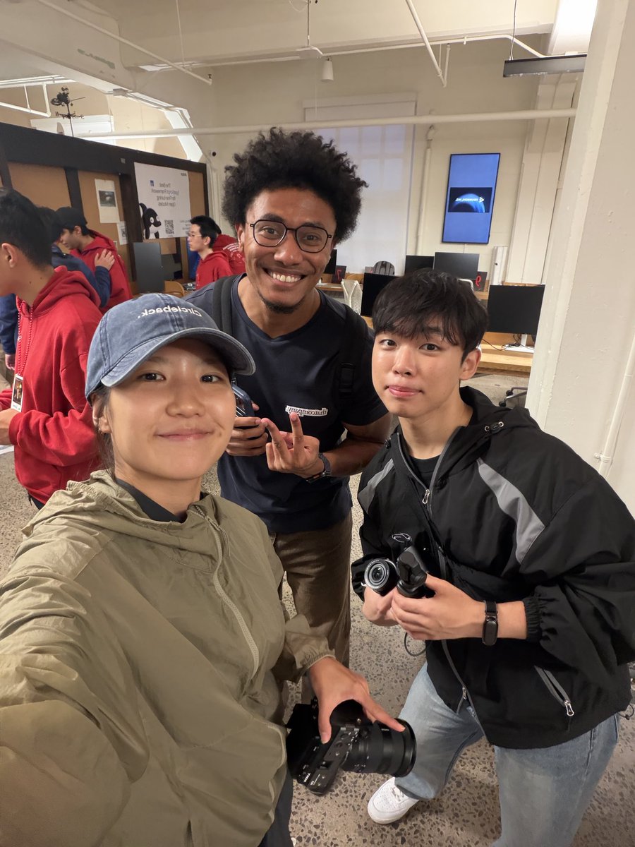 jiyoon_mov's tweet photo. Why do founders need a physical space, and real friends to build alongside?

I think I found the answer at @fdotinc.

I spent two days filming young, early stage founders in the batch. They were teammates, giving each other real feedback and pushing each other forward.

Behind every booth is someone who worried, sacrificed, and chose to keep building.

Rooting for all of you!
