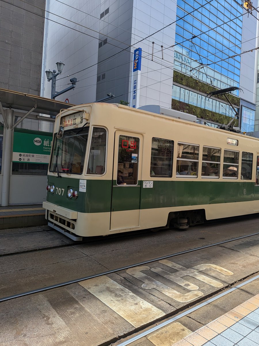irhs_7's tweet photo. 久しぶりに路面電車見た
趣あるな〜 https://t.co/M4o1pV7Xgz