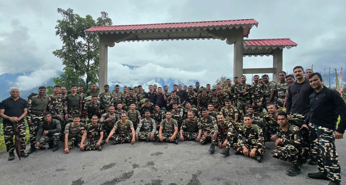 36BnSSB_INDIA's tweet photo. #36BNSSB वाहिनी मुख्यालय में आयोजित HATP प्रशिक्षण के अंतर्गत जवानों द्वारा 20 किमी रूट मार्च का आयोजन किया गया, जिसमें जवानों ने 15 किलोग्राम वजन के साथ पूरे जोश अनुशासन एवं दृढ़ संकल्प का परिचय दिया।
#HATPTRANING
#PhysicalFitnes
@SSB_INDIA
@SSBFTRSILIGURI
@SSBSHQGANGTOK https://t.co/UYF55s3NSQ