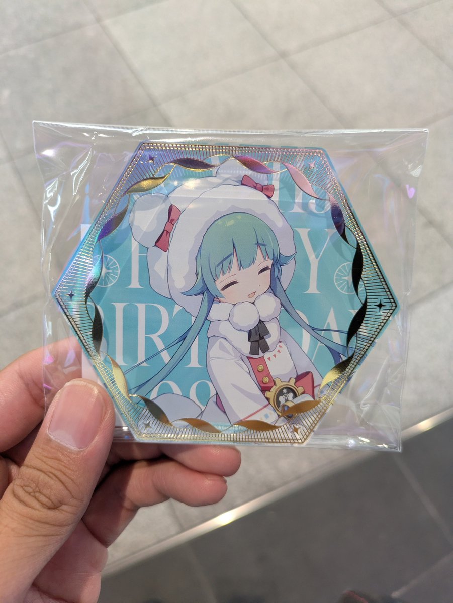 YSTR_cos's tweet photo. すまんモミジ…ホントは一式買おうと思ってたけどコミケ前でいくら飛ぶのかわからないのでノーブルアートのみにしてしまった😭 https://t.co/JZFa4eHh0u