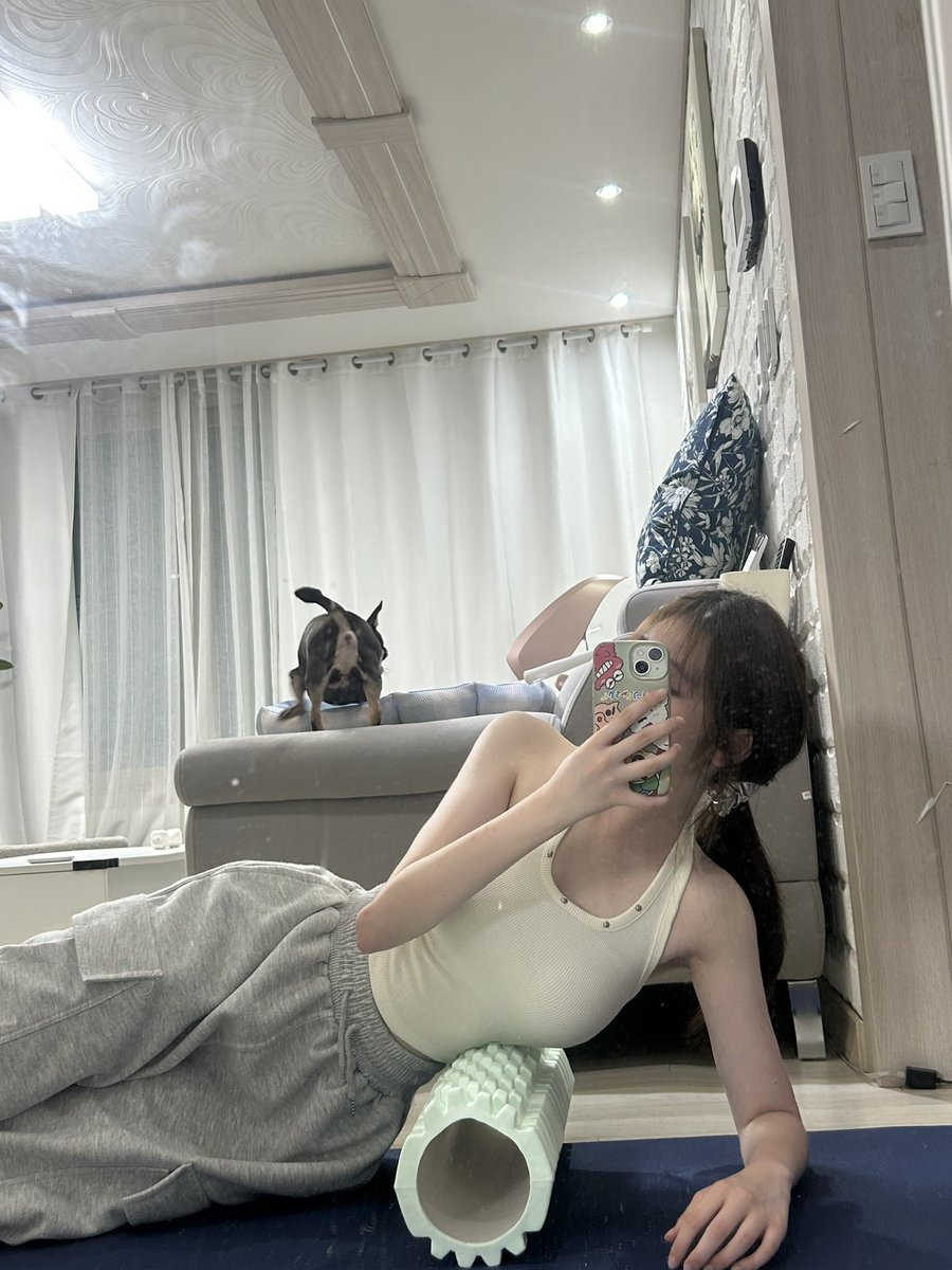 yunioumn's tweet photo. 내 어깨어때~~>< https://t.co/NpKxmRuFsx