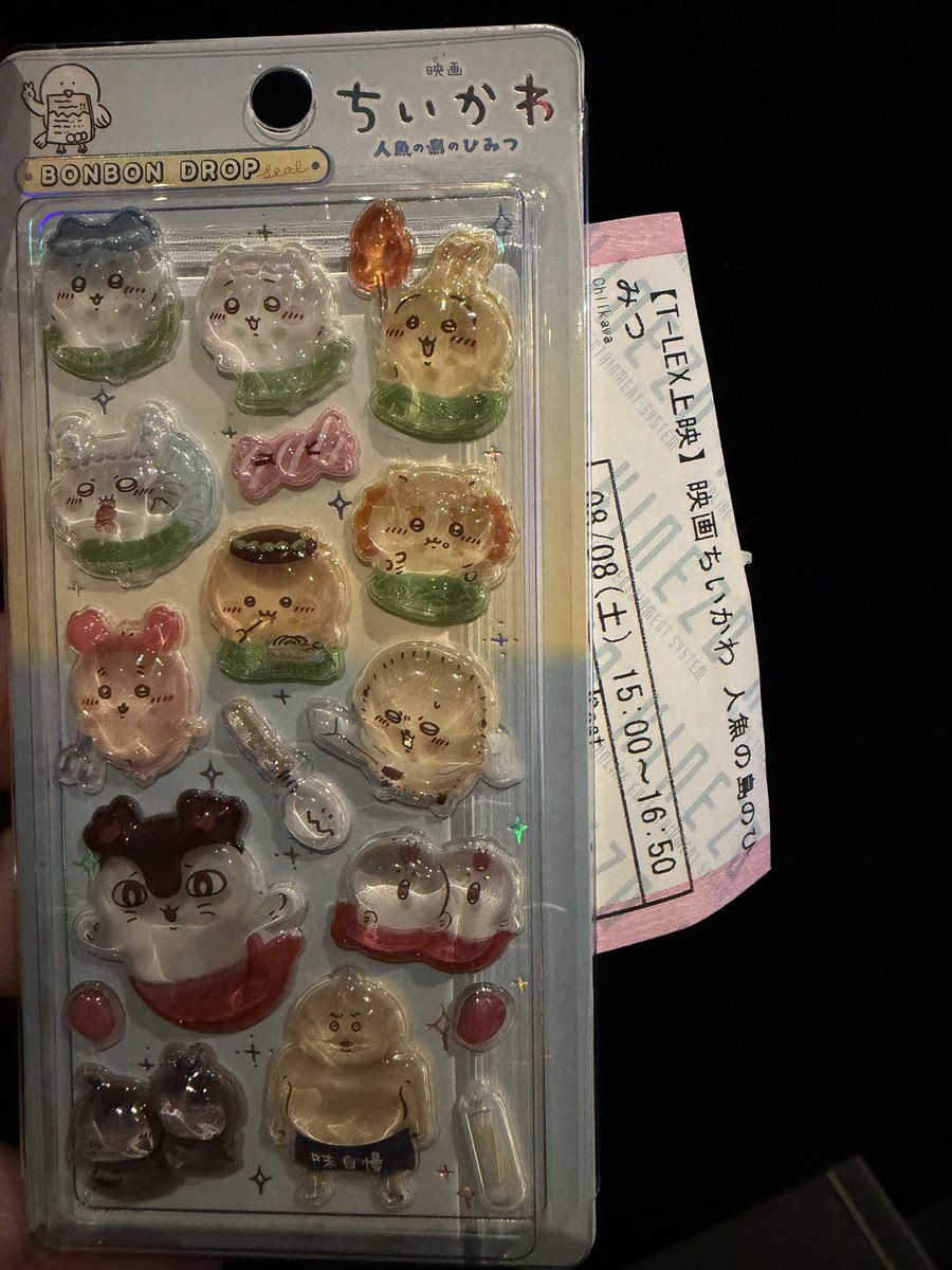 you178k's tweet photo. やった、ボンドロシールゲット！
あらためて見てもすごい特典…！島二郎もいるよ？

さて、2回目見ますか…

#映画ちいかわ https://t.co/8b6jlPLj3O