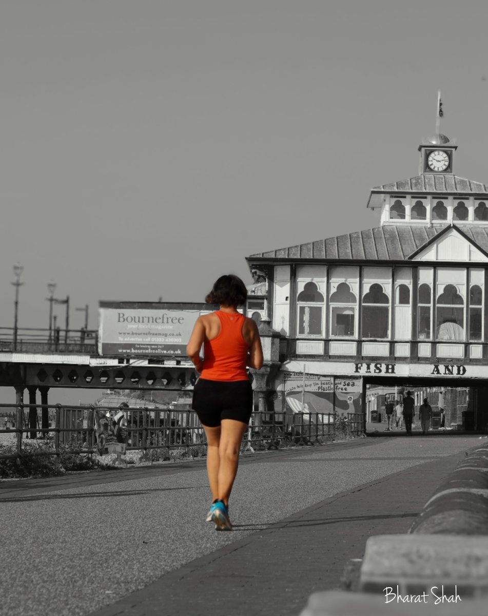 BS_Photos_'s tweet photo. Morning jogging at Eastbourne Pier. 

Colour splashed in fotorAI. 

#Summer2026 https://t.co/PHim1cjgVq