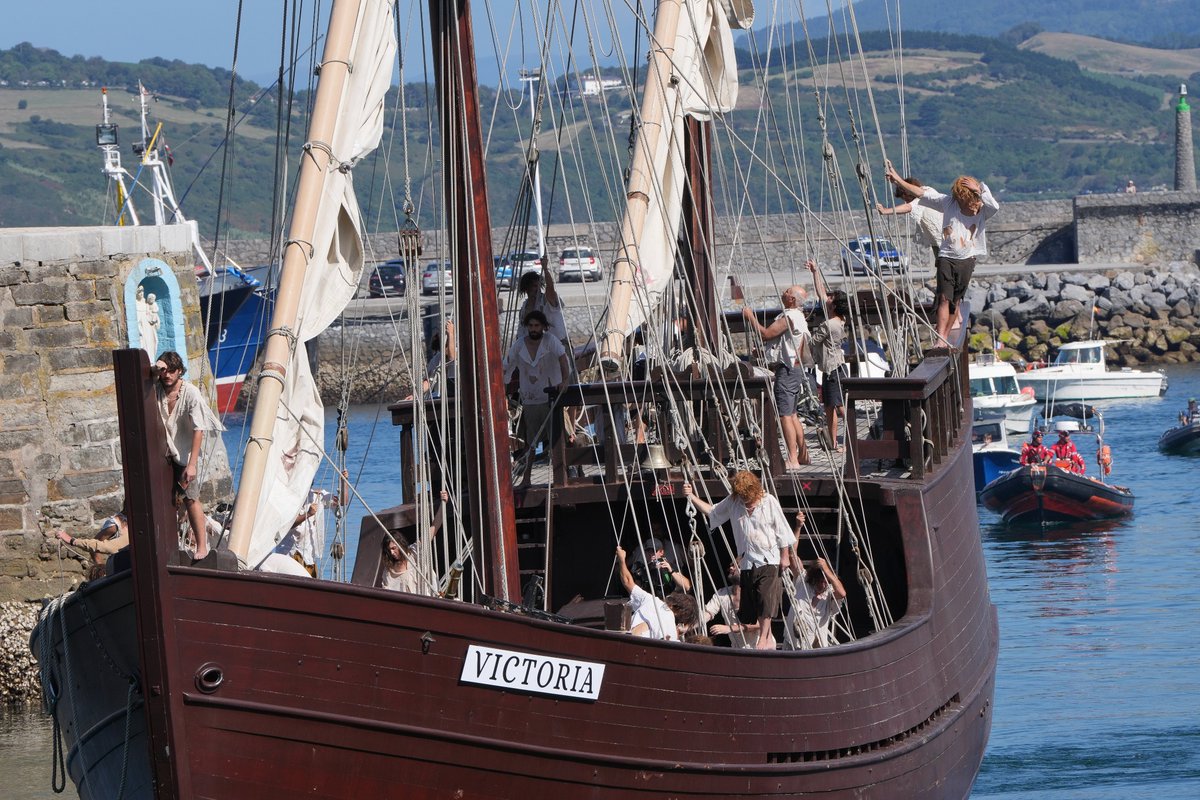 eajpnvgipuzkoa's tweet photo. ⚓️🌍 ⛵ GETARIA > Juan Sebastian Elkano-ren lehorreratzea ospatu da Getarian,  lau urtean behin gure historia eta itsas-ondarea biziberritzen dituen herri ospakizuna.

#Getaria #Elkano #Lehorreratzea