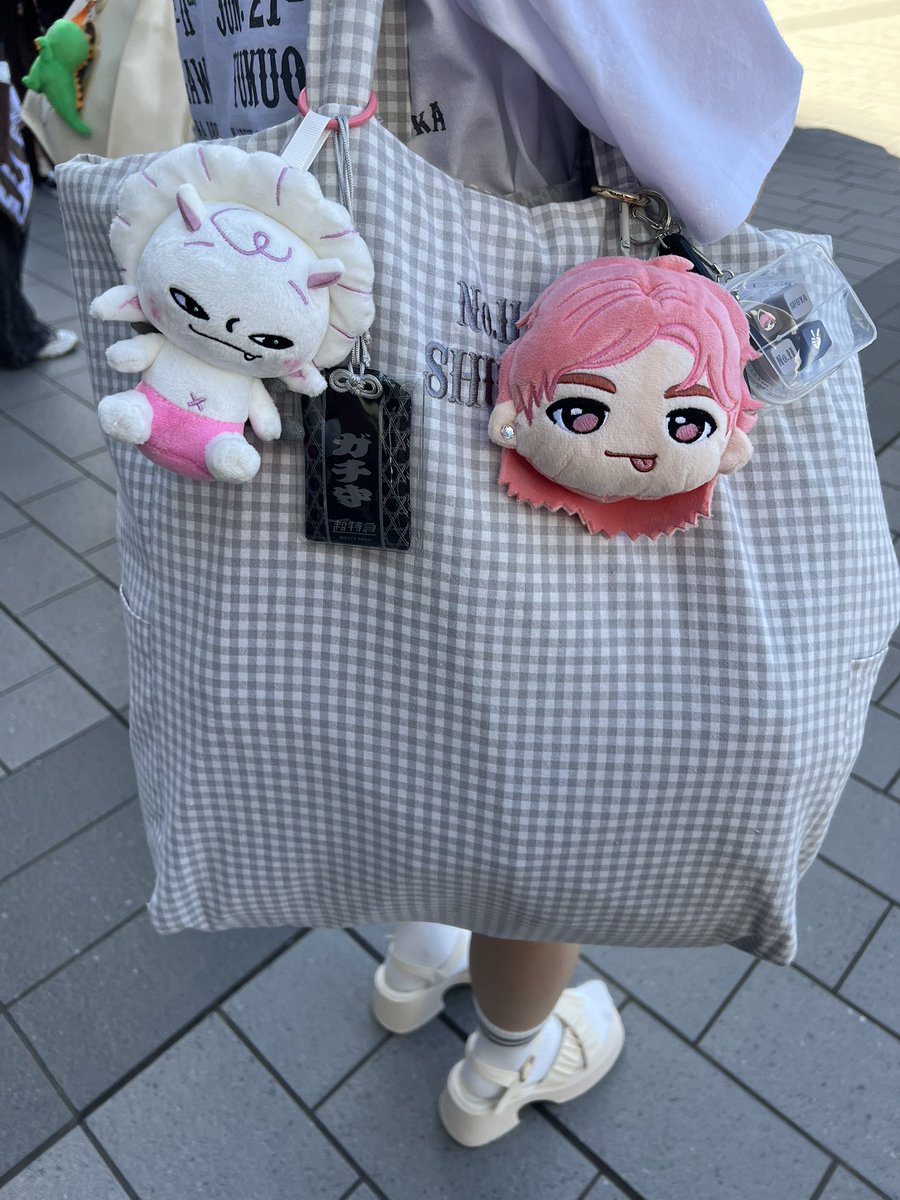 s_btsena's tweet photo. @tnyk1224 着きました！
特徴教えて頂けますか？
私はシューヤのバック持ってます！ https://t.co/jVVE9ytJOD