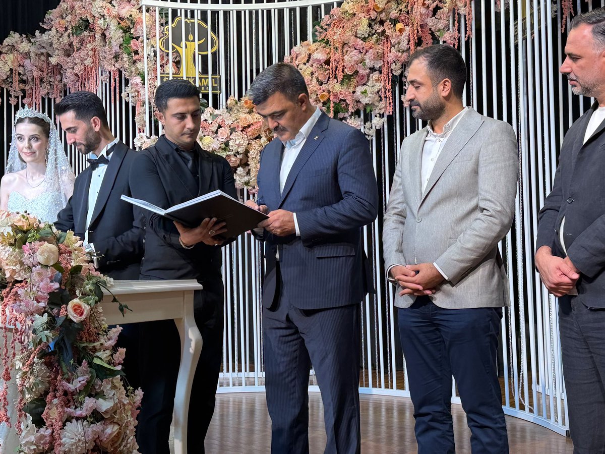 avmehmettiryaki's tweet photo. İlçe Başkan Yardımcımız Sayın Ceyda Öztemir’in kıymetli kardeşinin nikâh merasimine, İlçe Başkan Yardımcılarımız ve Yönetim Kurulu Üyelerimiz ile birlikte katılım sağladık.

Hayatlarını birleştiren kıymetli İki Meslektaş çiftimizi gönülden tebrik ediyor, kendilerine sağlık, huzur ve mutluluk dolu bir ömür diliyorum. Rabbim birlik ve beraberliklerini daim, yuvalarını hayırlı ve bereketli eylesin.
@abuyukgumus 
@hakanaksu058 
@vahitatalan 
@iekarayel 
@abdulhamitgul 
@EyupOzkececi 
@AliSahin501 
@deryabakbak27 
@mesutbozatli 
@irfancelikaslan 
@BBozgeyik_27 
@FatmaSahin 
@mtahmazoglu 
@fmfedaioglu 
@ceydaoztemir 
@AKGMTeskilat
#GönüldenGönüle