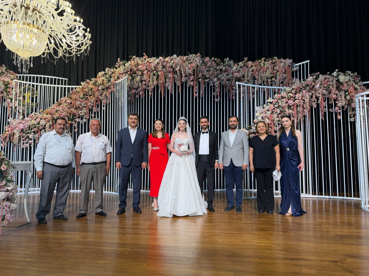 avmehmettiryaki's tweet photo. İlçe Başkan Yardımcımız Sayın Ceyda Öztemir’in kıymetli kardeşinin nikâh merasimine, İlçe Başkan Yardımcılarımız ve Yönetim Kurulu Üyelerimiz ile birlikte katılım sağladık.

Hayatlarını birleştiren kıymetli İki Meslektaş çiftimizi gönülden tebrik ediyor, kendilerine sağlık, huzur ve mutluluk dolu bir ömür diliyorum. Rabbim birlik ve beraberliklerini daim, yuvalarını hayırlı ve bereketli eylesin.
@abuyukgumus 
@hakanaksu058 
@vahitatalan 
@iekarayel 
@abdulhamitgul 
@EyupOzkececi 
@AliSahin501 
@deryabakbak27 
@mesutbozatli 
@irfancelikaslan 
@BBozgeyik_27 
@FatmaSahin 
@mtahmazoglu 
@fmfedaioglu 
@ceydaoztemir 
@AKGMTeskilat
#GönüldenGönüle