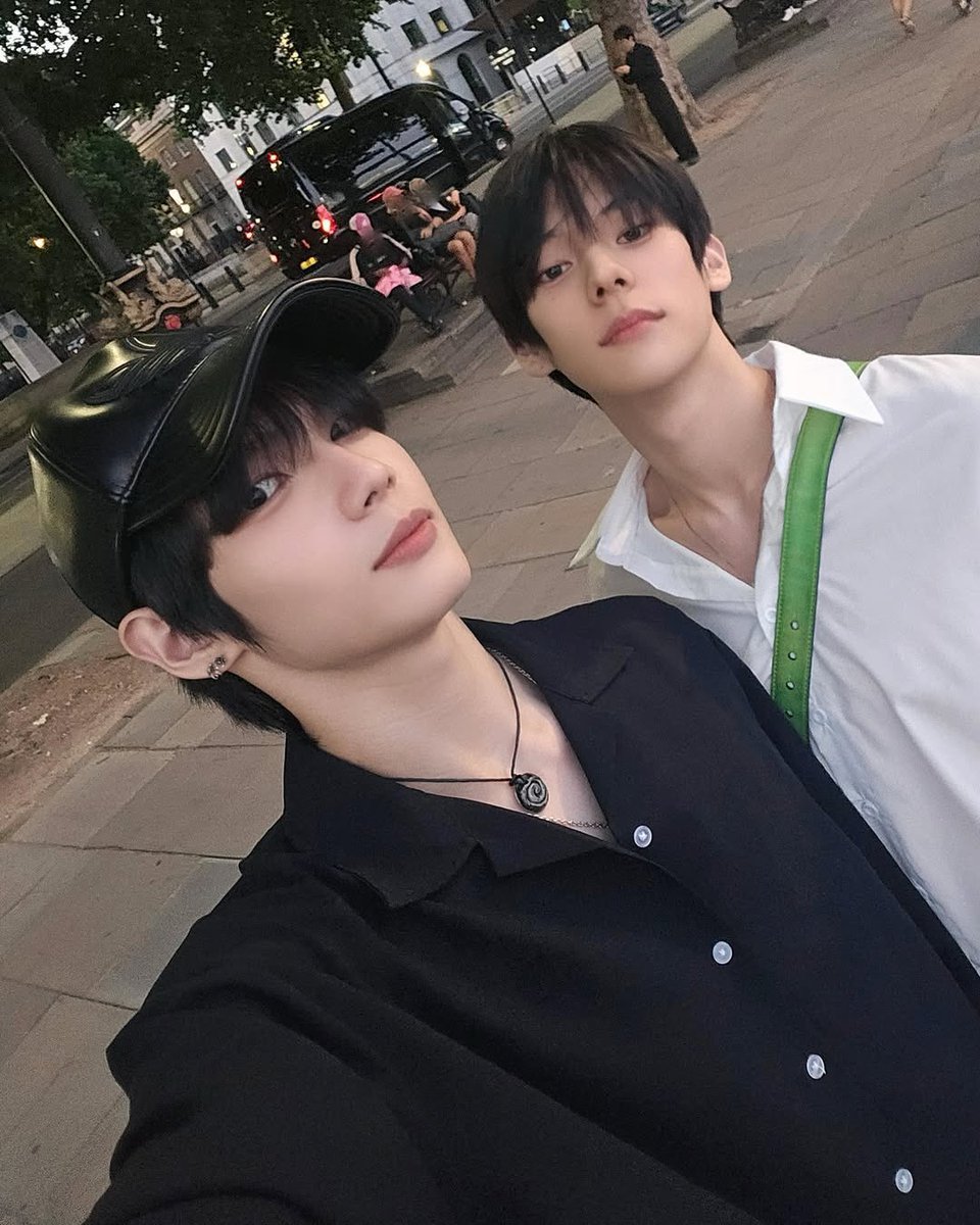 haminprotector's tweet photo. 니콜라스가 만드는 얼굴합이 좋음 https://t.co/7cFh5EfEEC