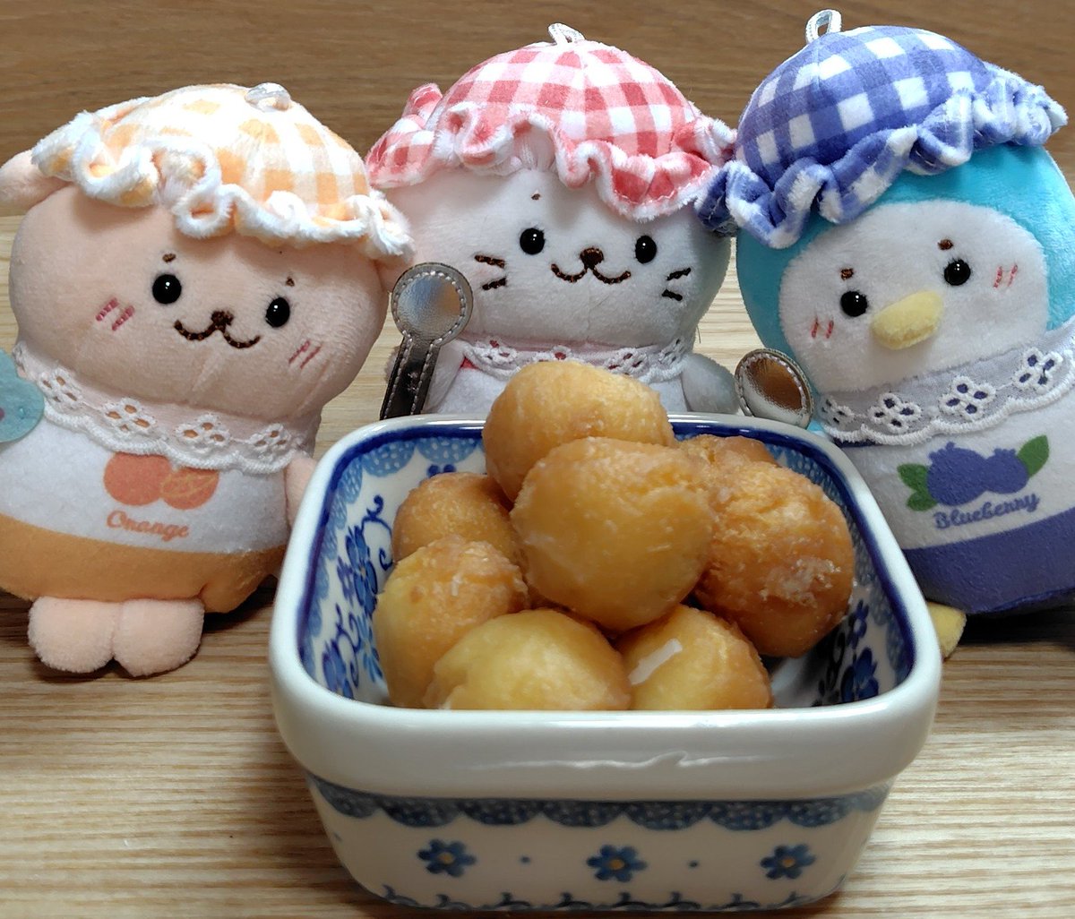 sasanqua0406's tweet photo. しろたん　お誕生日おめでとう🎉
みんなでおやつ食べよ〜💕 https://t.co/zgEB5GcBnl