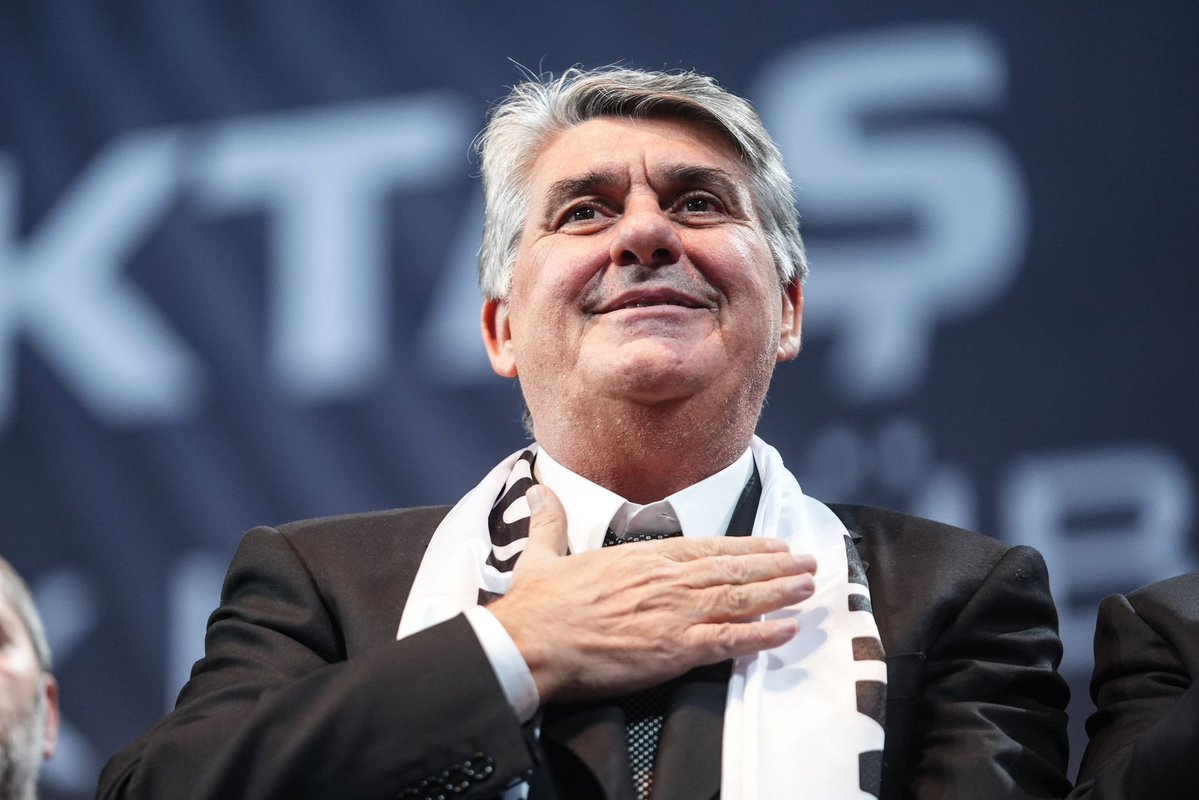 RMNX1453's tweet photo. Sen bir yandan borç öde, bir yandan takım kur, bir yandan proje üret ve bir yandan sabrı kalmamış en ufak bir konuda kırılan bizlere dayan… Ben size güveniyorum.
Bu camiayı birleştirmeyi ve mutlu etmeyi başaracaksın Başkanım 🙏 https://t.co/JXt9u8D28O