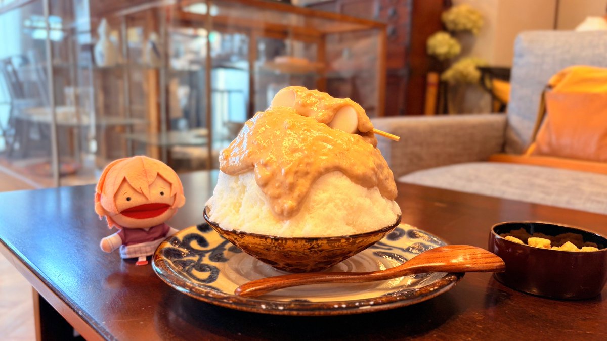 tcom333333_'s tweet photo. 母の推し活（さっくんの聖地巡礼）のお供で『いち福』さんにきたよ🍧🩷💚🩷
くるみかき氷 ·͜·♡
さっくんと同じ席に座れてはしゃぐ母 https://t.co/Xy0jLgnEQu