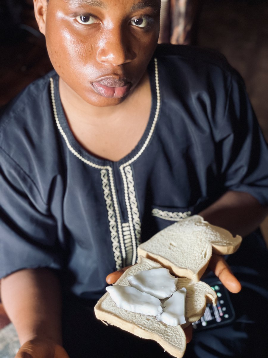 OneModupe's tweet photo. Bread 🍞 and coconut 🥥 for breakfast https://t.co/yCDGaynhZm