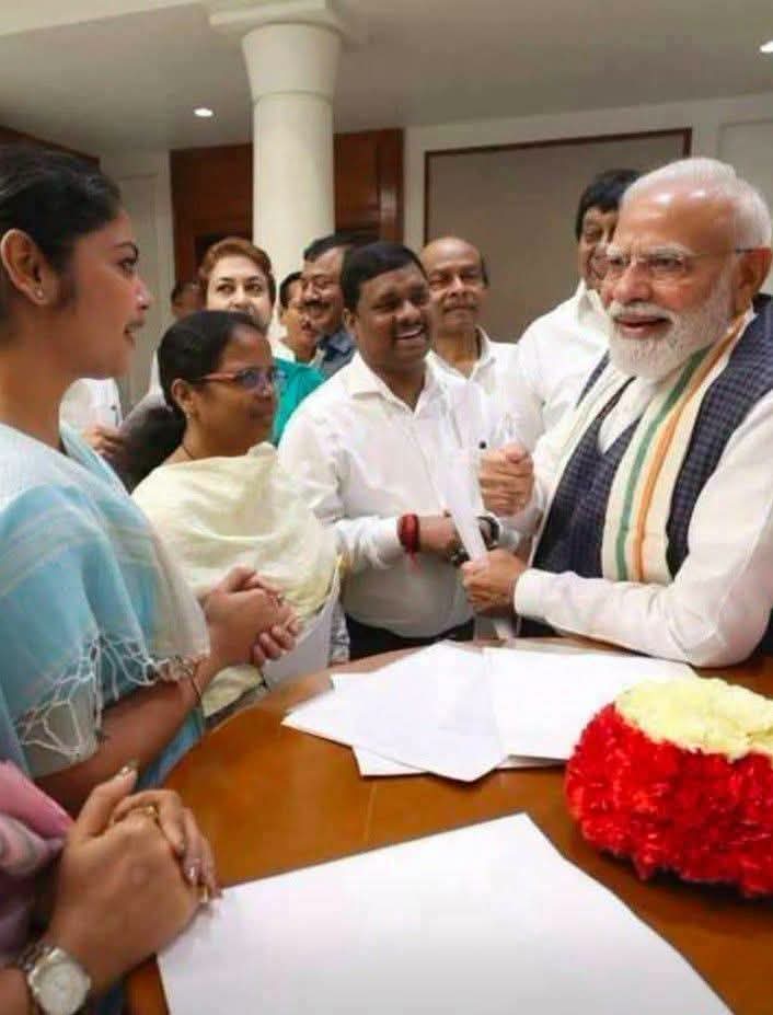 PriyamFc's tweet photo. जिसका डर था वही हुआ सियानी घोष अब भाजपा में शामिल हो चुकी है 

एक समय था ज़ब इन्हें दुसरी ममता का रूप कहा जाने लगा था 

एक अब है कि वह भाजपा के लिए इतना ह्रदय परिवर्तन कै.... Read news https://t.co/Nj9ymJrywN