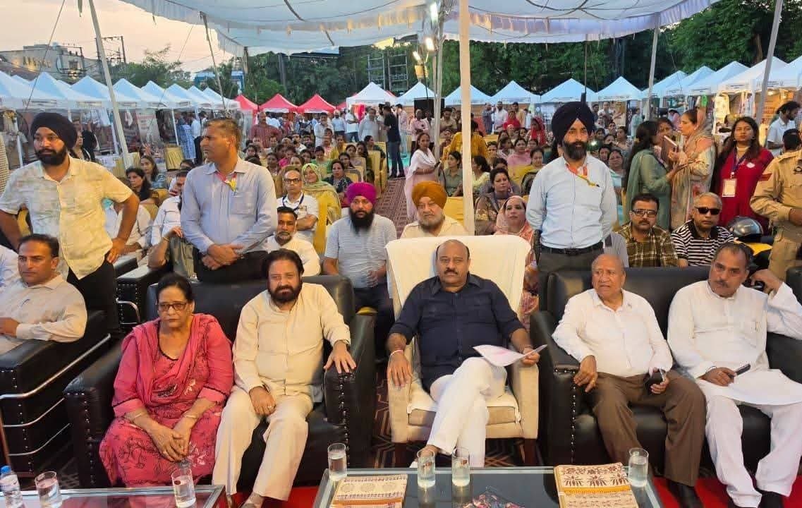 bhaurakeshsingh's tweet photo. स्थानीय हुनर को सम्मान, हमारी विरासत को पहचान! 🇮🇳

जम्मू में माननीय उपमुख्यमंत्री, जम्मू-कश्मीर श्री सुरिंदर चौधरी जी एवं नेशनल कॉन्फ्रेंस के वरिष्ठ नेता ने दो दिवसीय Handicrafts &amp; Handloom Exhibition का उद्घाटन किया। https://t.co/ENH9dRWSxa