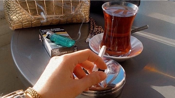 aygul2029's tweet photo. "☕🚬
               Demli demi https://t.co/qZAtKFiNZe