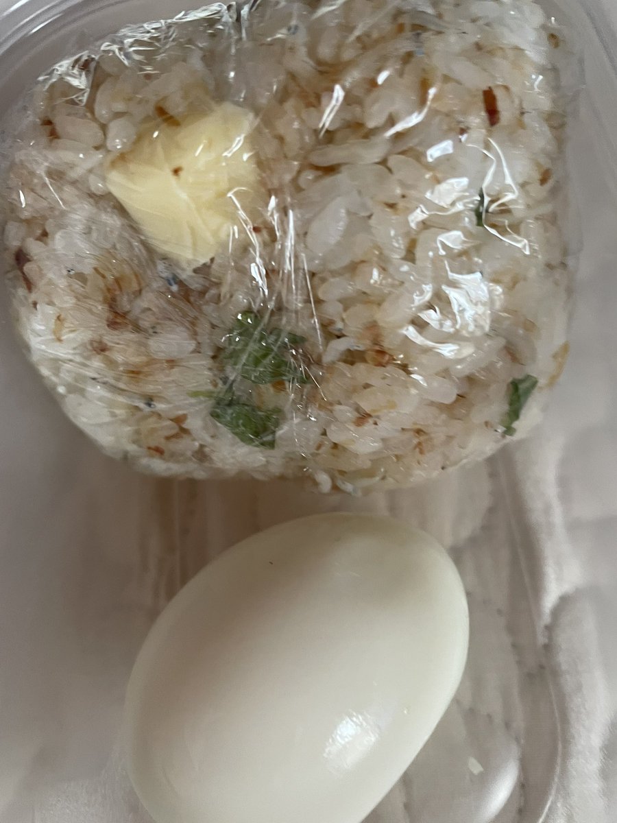 puchihiko's tweet photo. 2026/08/08 14:59
【1型・朝食メモ】
■食前：363→
■メニュー：
・おにぎり 白米150g(5.5C)
・ゆで卵(0.5C)
■合計：6.0C
■投与：
・ルムジェブ：6.0U(＋2補正)
※15時前の1食目！リブレ363で高くてびっくり🥺
#1型糖尿病 #カーボカウント https://t.co/dEqDaNcyOA