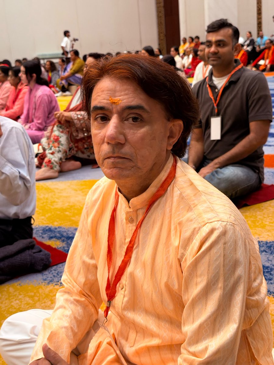 bageshwardham's tweet photo. बाली (इंडोनेशिया) में आयोजित ऊर्जा संचय समागम के प्रथम दिवस की दिव्य झलकियाँ श्रद्धा, साधना और आध्यात्मिक ऊर्जा से ओतप्रोत रहीं। पूज्य सरकार के सानिध्य में साधकों ने ध्यान, योग और आत्मिक जागरण का अनुभव किया। भक्ति और सकारात्मक ऊर्जा से वातावरण भक्तिमय बन गया। 
#UrjaSanchaySamagam #BaliIndonesia #BageshwarDhamSarkar #PujyaSarkar #DhirendraKrishnaShastri #SpiritualEnergy #Meditation #Yoga #SanatanDharma #GuruKripa #DivyaDarshan #Bali2026 #Indonesia #SpiritualJourney #PositiveEnergy #BageshwarDham