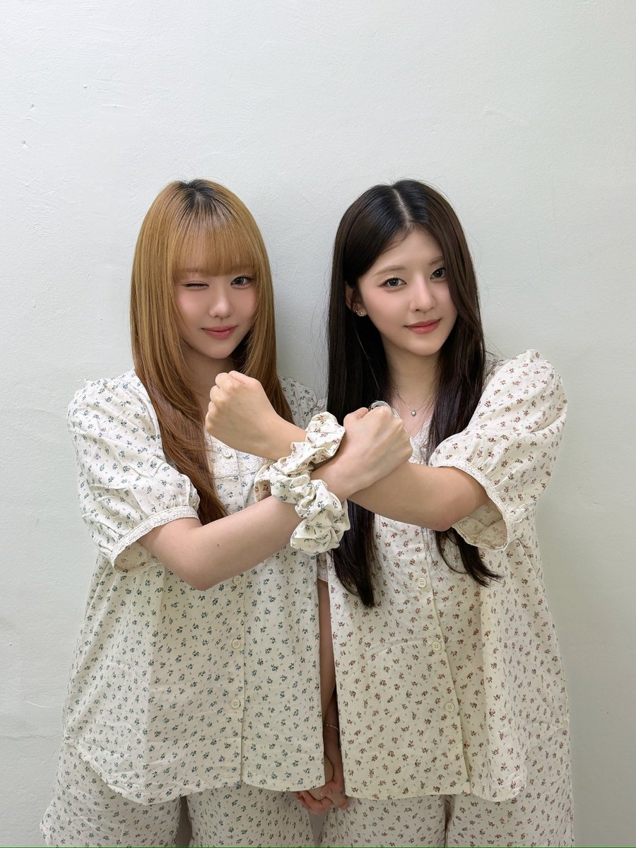 official_KIIRAS's tweet photo. [📸]

패피tv 촬영을 무사히 마친 키라스💘
키블리가 pick!한 키라스의 최애사복은 무엇인가요?🫣

#KIIRAS #키라스 https://t.co/Vpc8shH5T1