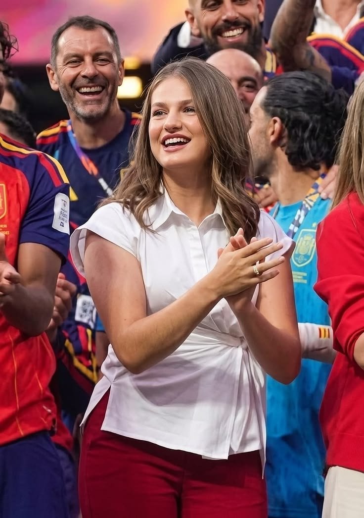 princessl99887's tweet photo. I have to post it, is not easy to won te world 🌍 cup https://t.co/nLOPQrmSfB